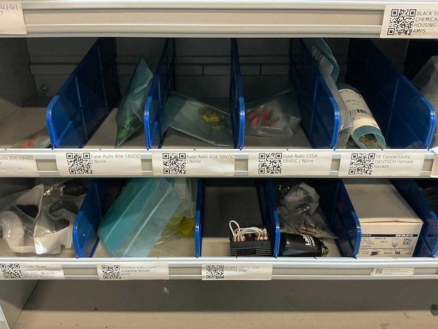 Stalen vakkenkast met elektrotechnische robotonderdelen (5x) - afbeelding 29 van  39