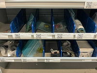 Stalen vakkenkast met elektrotechnische robotonderdelen (5x) - afbeelding 29 van  39