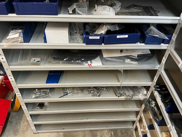 Stalen vakkenkast met elektrotechnische robotonderdelen (5x) - afbeelding 33 van  39