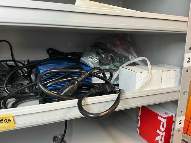 Stalen vakkenkast met elektrotechnische robotonderdelen (5x) - afbeelding 35 van  39