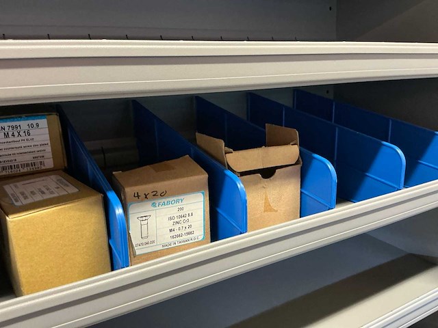 Stalen vakkenkast met fabory ringen, schroeven en bouten (7x) - afbeelding 39 van  58