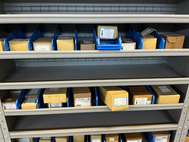 Stalen vakkenkast met fabory ringen, schroeven en bouten (7x) - afbeelding 40 van  58