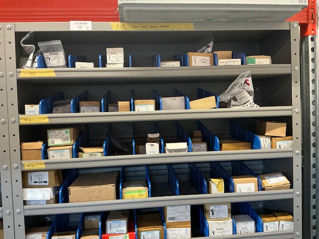 Stalen vakkenkast met fabory ringen, schroeven en bouten (7x) - afbeelding 44 van  58