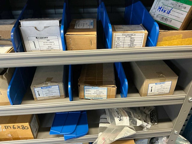 Stalen vakkenkast met fabory ringen, schroeven en bouten (7x) - afbeelding 51 van  58