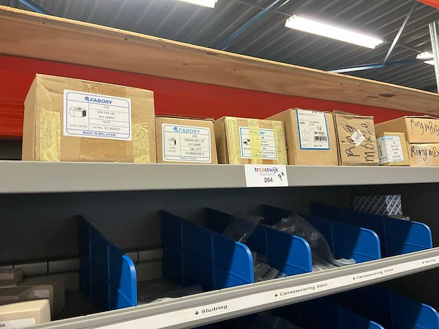 Stalen vakkenkast met fabory ringen, schroeven en bouten (7x) - afbeelding 45 van  58