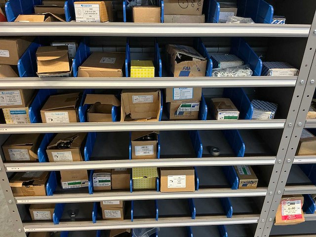 Stalen vakkenkast met fabory ringen, schroeven en bouten (7x) - afbeelding 58 van  58