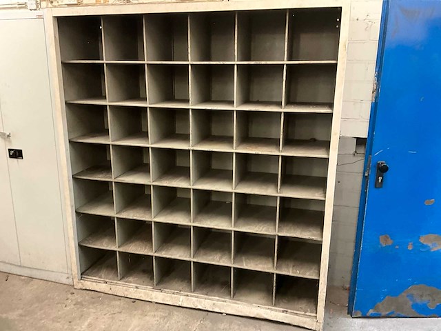 Stalen vakkenkast - afbeelding 2 van  4