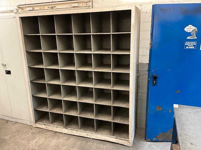 Stalen vakkenkast - afbeelding 3 van  4