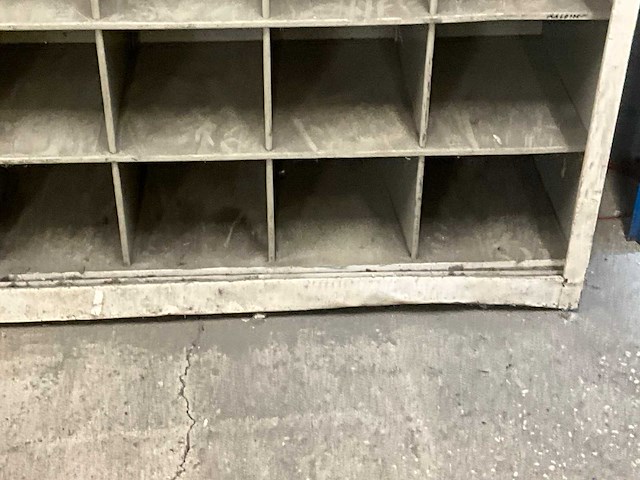 Stalen vakkenkast - afbeelding 4 van  4