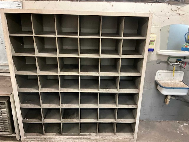 Stalen vakkenkast - afbeelding 1 van  2