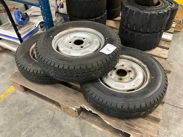 Stalen velgen met band (3x) - afbeelding 1 van  6