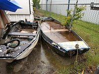 Stalen vlet en kunststof bootje - afbeelding 1 van  9