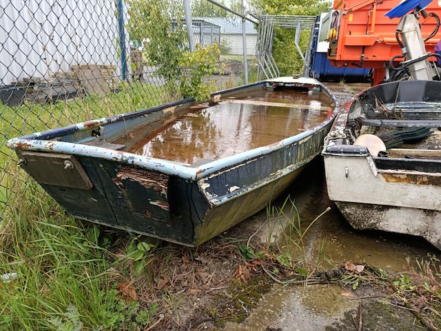 Stalen vlet en kunststof bootje - afbeelding 6 van  9