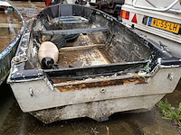 Stalen vlet en kunststof bootje - afbeelding 8 van  9