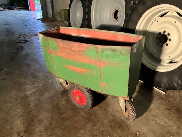 Stalen voerkar - afbeelding 1 van  4