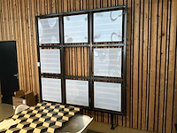 Stalen wand presentatie met lichtborden - afbeelding 1 van  6
