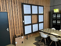 Stalen wand presentatie met lichtborden - afbeelding 2 van  6