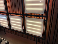 Stalen wand presentatie met lichtborden - afbeelding 5 van  6