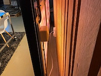 Stalen wand presentatie met lichtborden - afbeelding 6 van  6