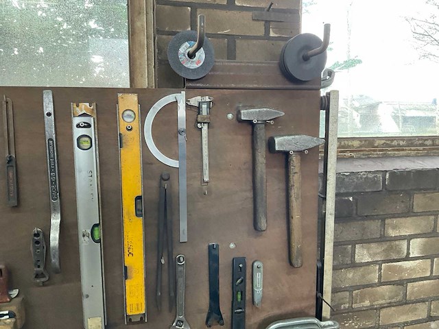 Stalen werkbank inclusief gereedschap - afbeelding 5 van  9