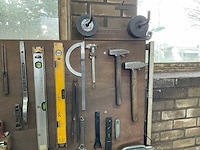 Stalen werkbank inclusief gereedschap - afbeelding 5 van  9