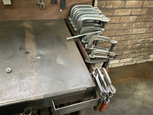 Stalen werkbank inclusief gereedschap - afbeelding 6 van  9