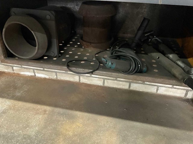 Stalen werkbank inclusief gereedschap - afbeelding 8 van  9