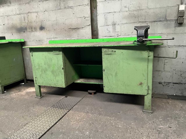 Stalen werkbank met 1 bankschroeven - afbeelding 3 van  8
