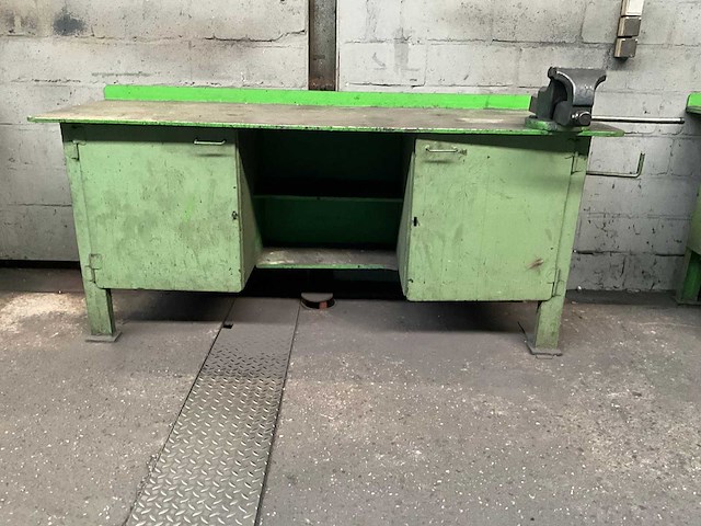 Stalen werkbank met 1 bankschroeven - afbeelding 5 van  8