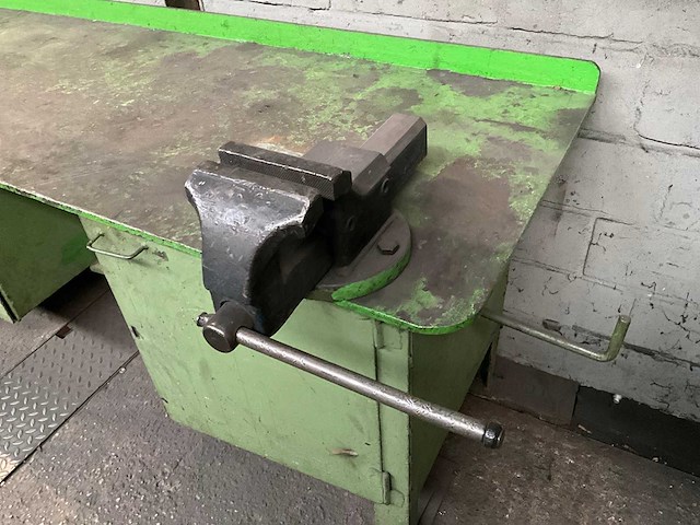 Stalen werkbank met 1 bankschroeven - afbeelding 7 van  8