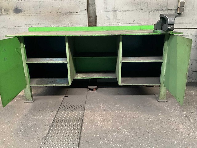 Stalen werkbank met 1 bankschroeven - afbeelding 8 van  8