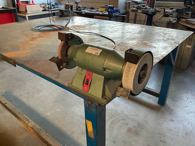 Stalen werkbank met bankschroef + verlichting - afbeelding 4 van  4