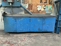 Stalen werkbank met bankschroef - afbeelding 3 van  6