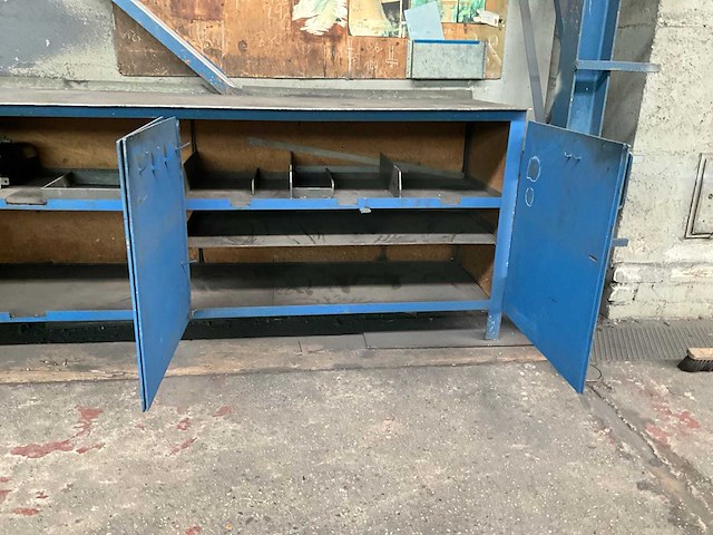 Stalen werkbank met bankschroef - afbeelding 6 van  6