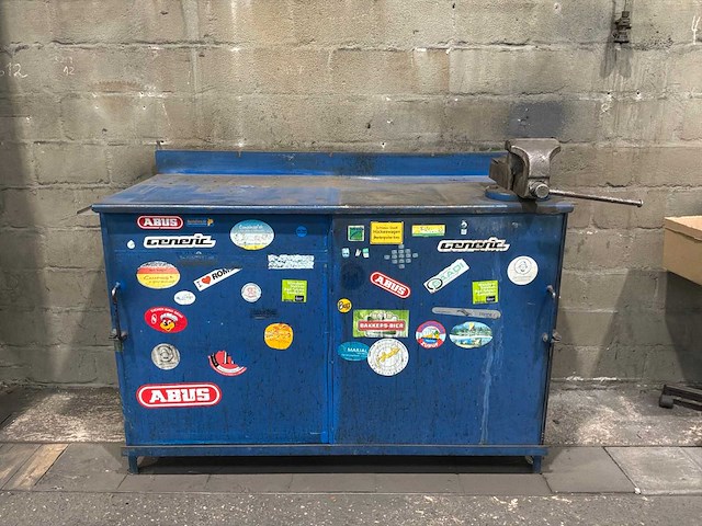 Stalen werkbank met bankschroef - afbeelding 5 van  11