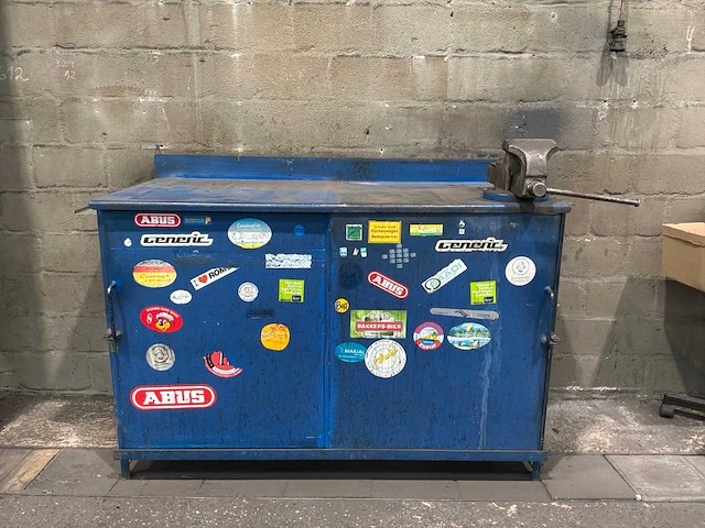 Stalen werkbank met bankschroef - afbeelding 6 van  11