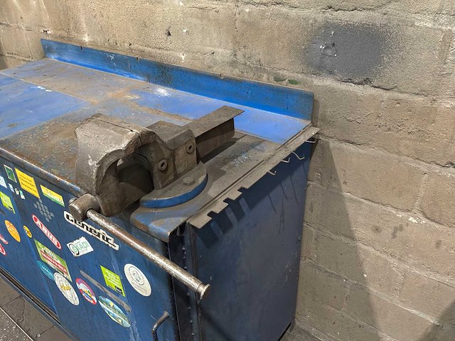 Stalen werkbank met bankschroef - afbeelding 9 van  11