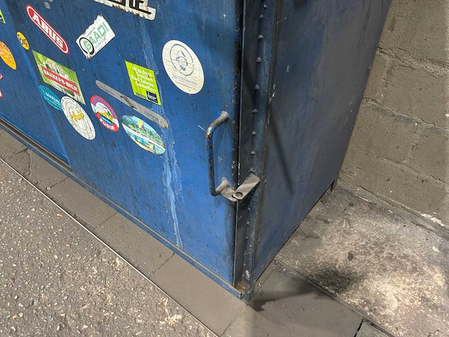 Stalen werkbank met bankschroef - afbeelding 10 van  11