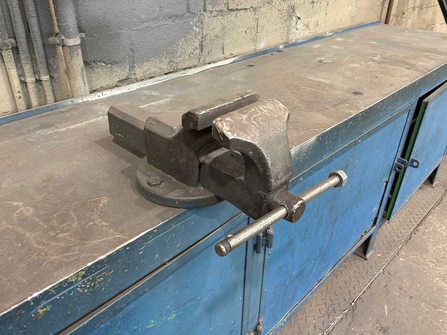 Stalen werkbank met bankschroef - afbeelding 3 van  11