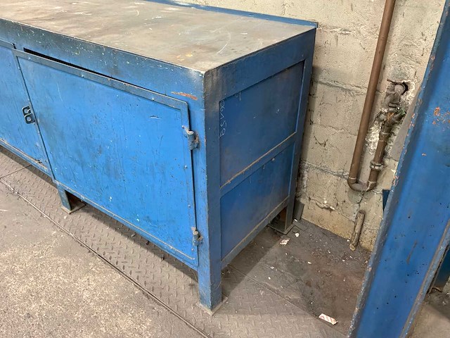 Stalen werkbank met bankschroef - afbeelding 5 van  11