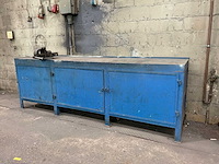 Stalen werkbank met bankschroef - afbeelding 1 van  11