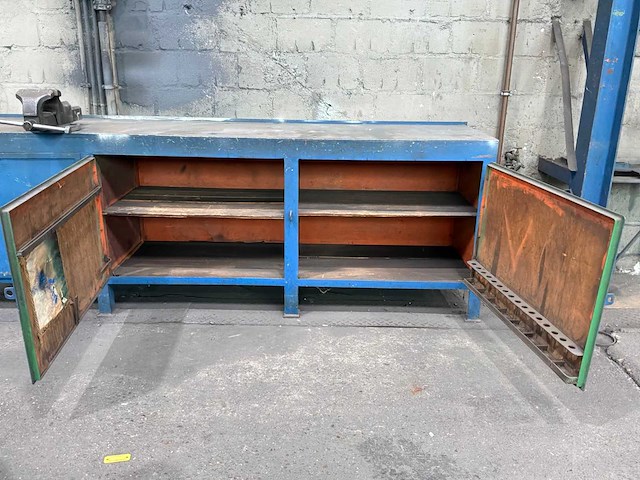 Stalen werkbank met bankschroef - afbeelding 10 van  11