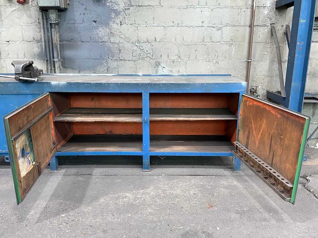 Stalen werkbank met bankschroef - afbeelding 11 van  11