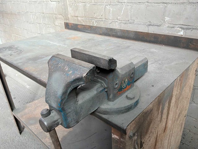 Stalen werkbank met bankschroef - afbeelding 4 van  12