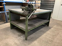 Stalen werkbank met bankschroef - afbeelding 1 van  7
