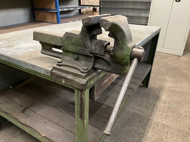 Stalen werkbank met bankschroef - afbeelding 4 van  7