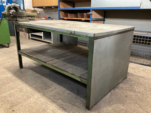 Stalen werkbank met bankschroef - afbeelding 7 van  7