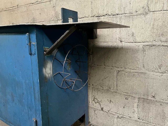 Stalen werkbank met bankschroef - afbeelding 1 van  1