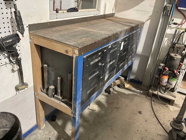 Stalen werkbank met ladeblokken - afbeelding 2 van  8