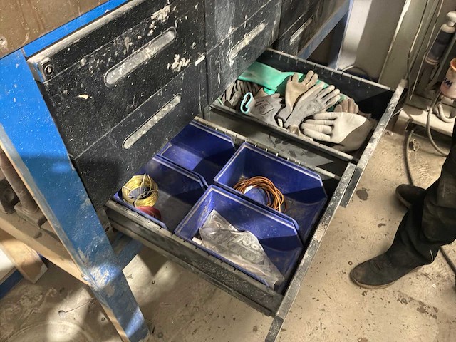Stalen werkbank met ladeblokken - afbeelding 5 van  8